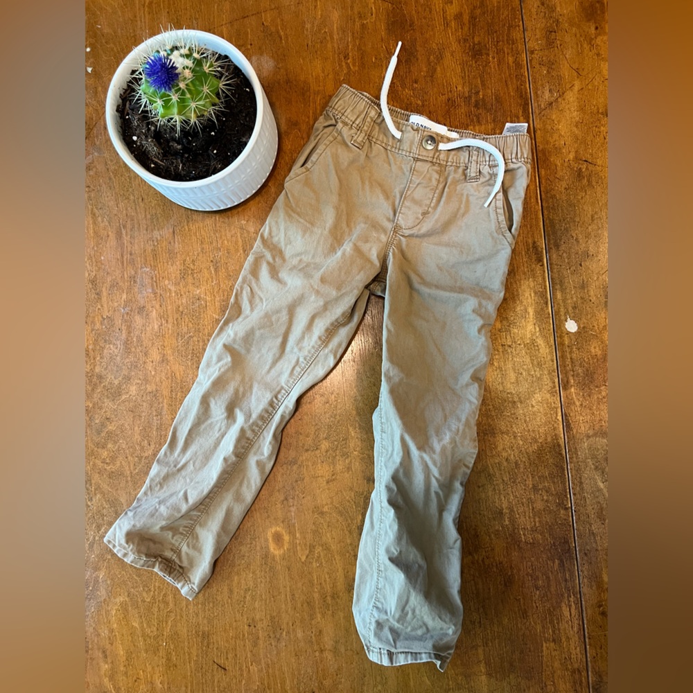 Old Navy Boys 4T Khaki Chino Pants Pull On Elastic Waist School Uniform Pants
